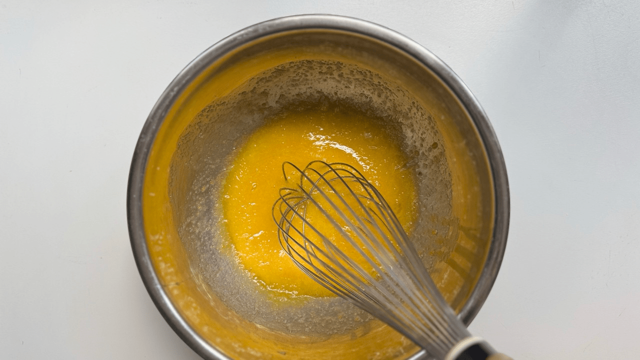 whisk with egg and sugar