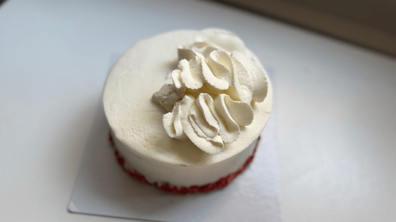 cream piping