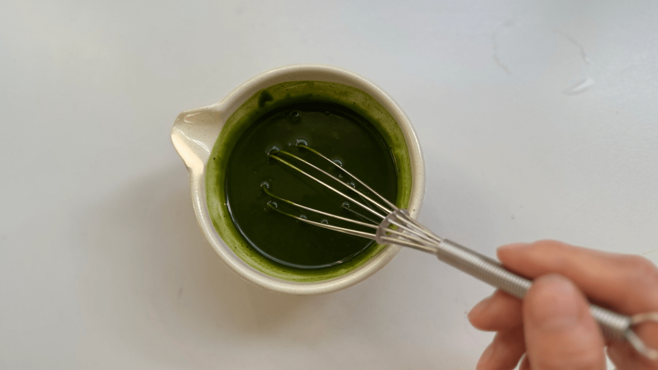 matcha sauce making