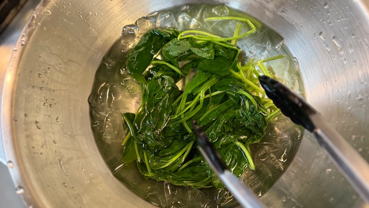 spinach in the ice for stopping the brunching