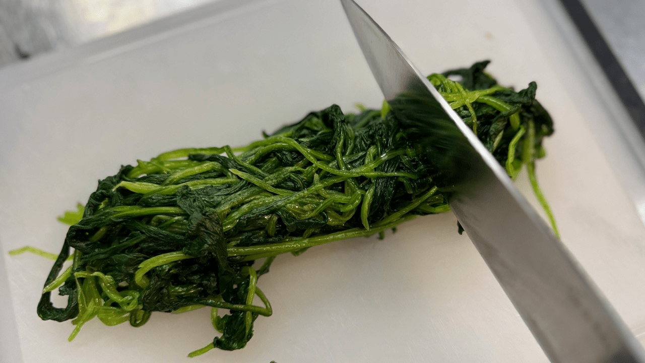 cut the spinach