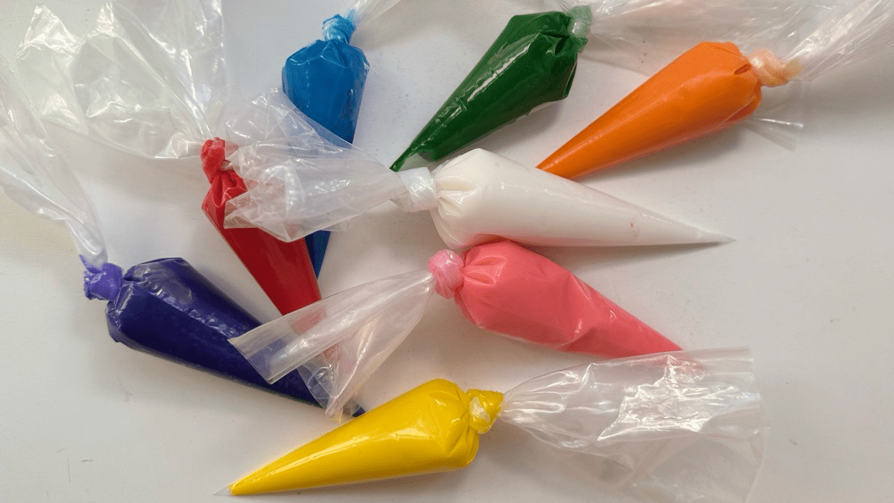 sprinkle icing is in the piping bag
