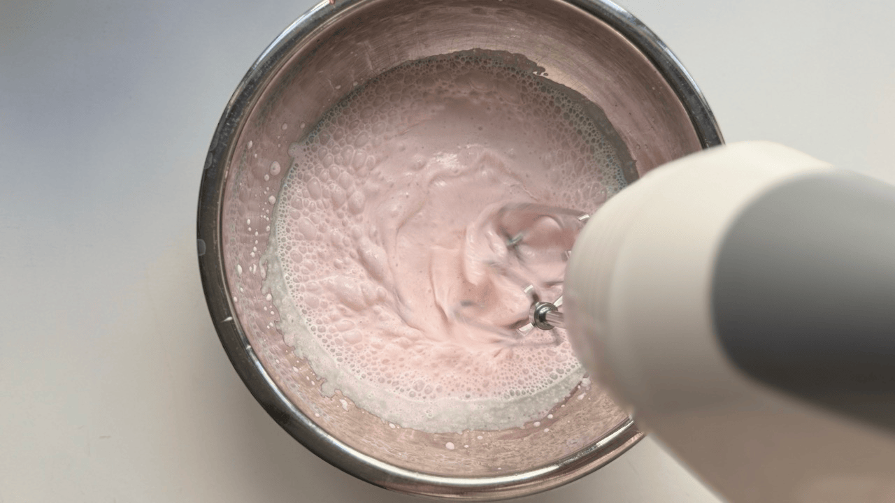 conbine the cream and strawberry sauce