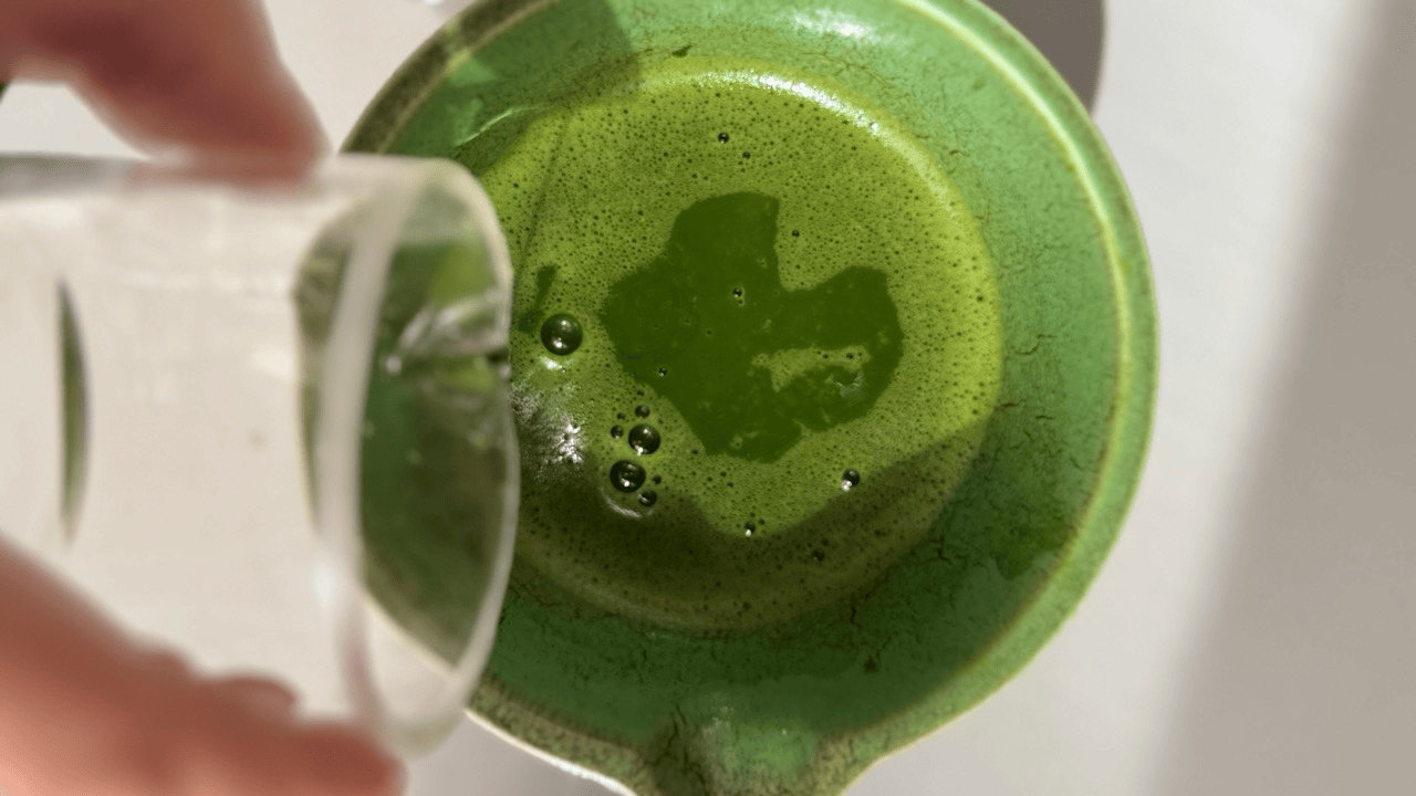 adding simple syrop to koi matcha