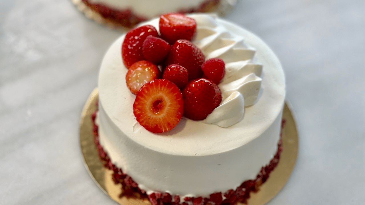 decoration of Japanse strawberry short cake