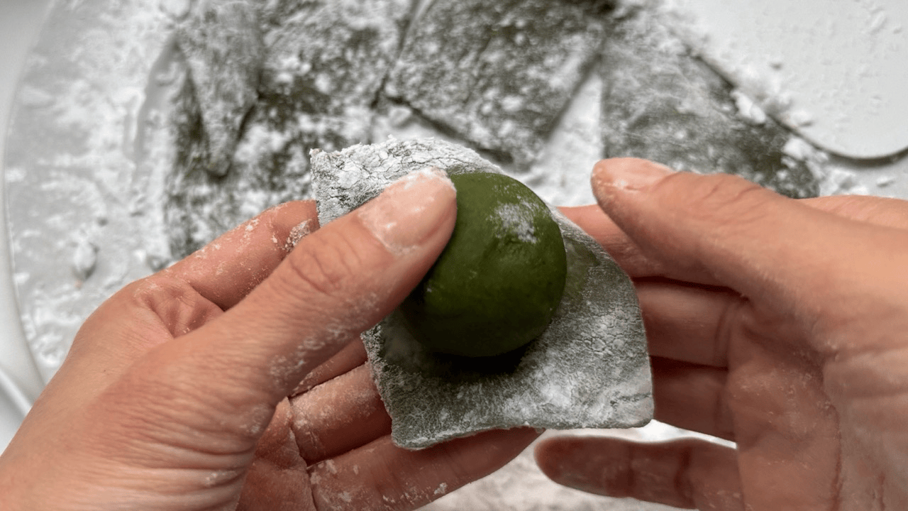 wrapping matcha mochi