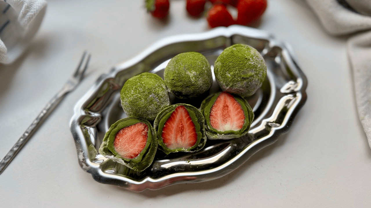 strawberry matcha mochi daifuku