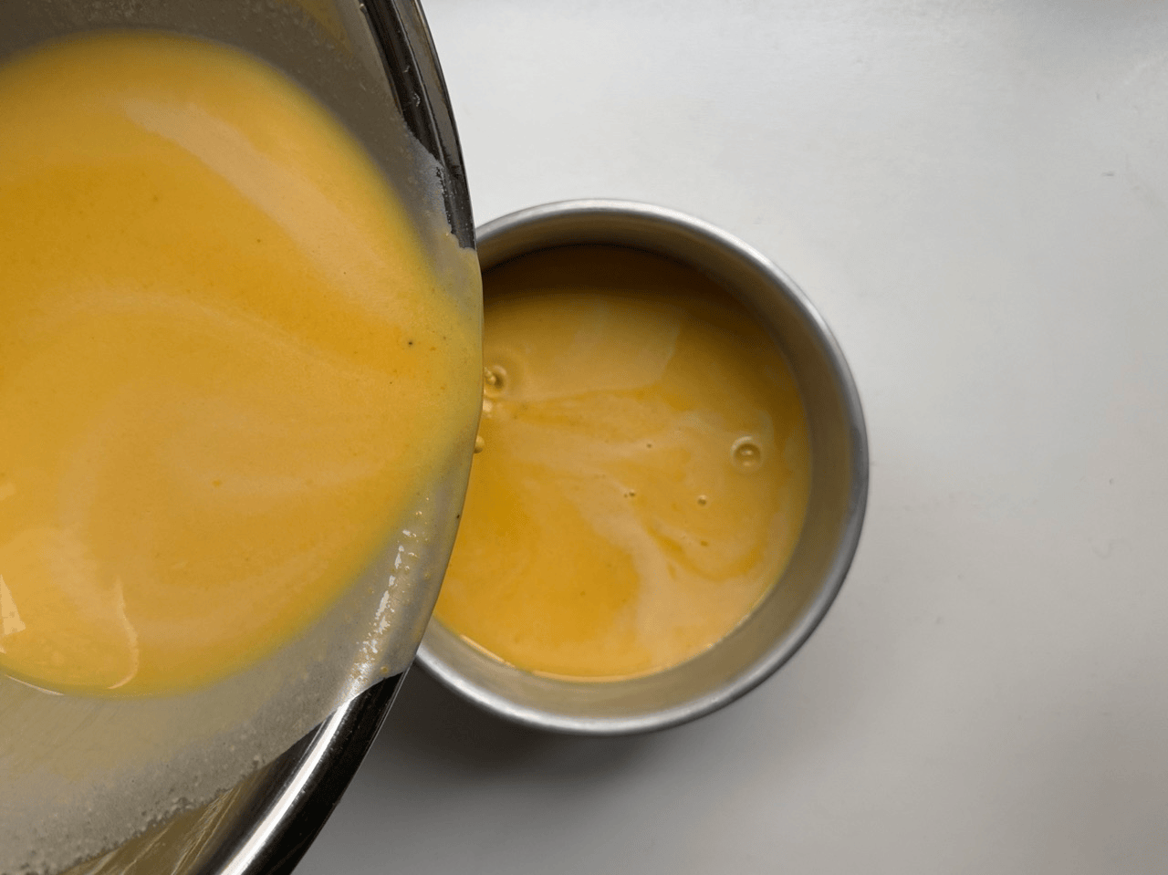 kabocha flan poring into the cake mold