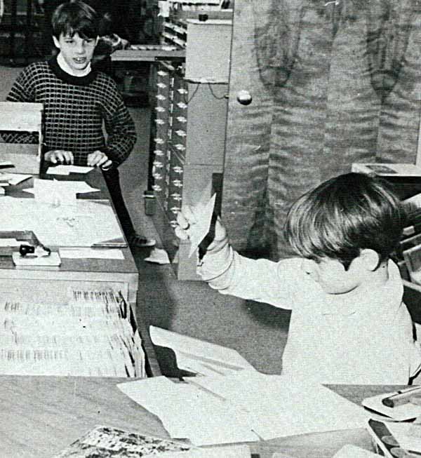 LibraryDesk72