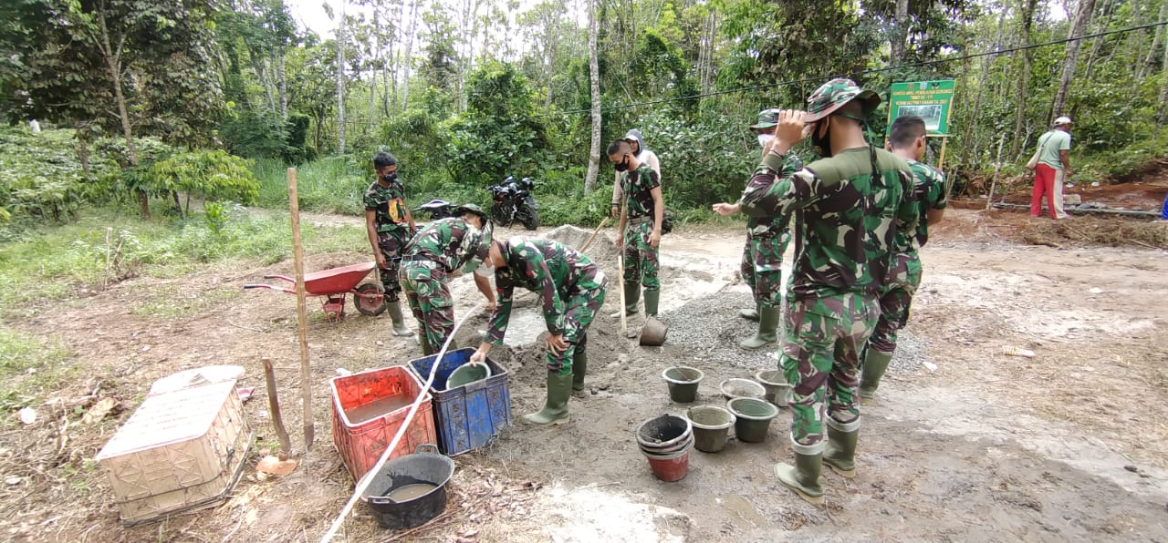TMMD Ke-111 Kodim 0427/Way Kanan, Anggota Satgas Kebut Pekerjaan Pembukaan  Badan Jalan | kliksumatera.com