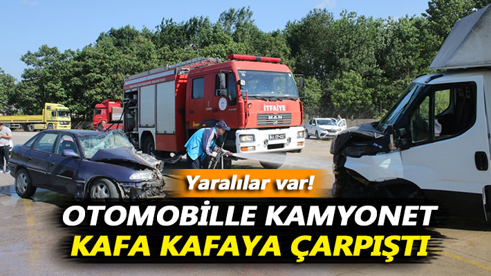 Otomobille kamyonet kafa kafaya çarpıştı: Yaralılar var!