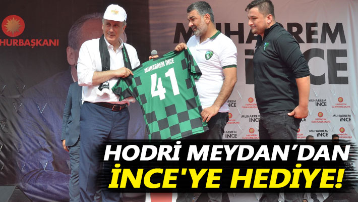 Hodri Meydan, İnce'ye Kocaelispor forması hediye etti