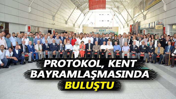 Protokol kent bayramlaşmasında buluştu