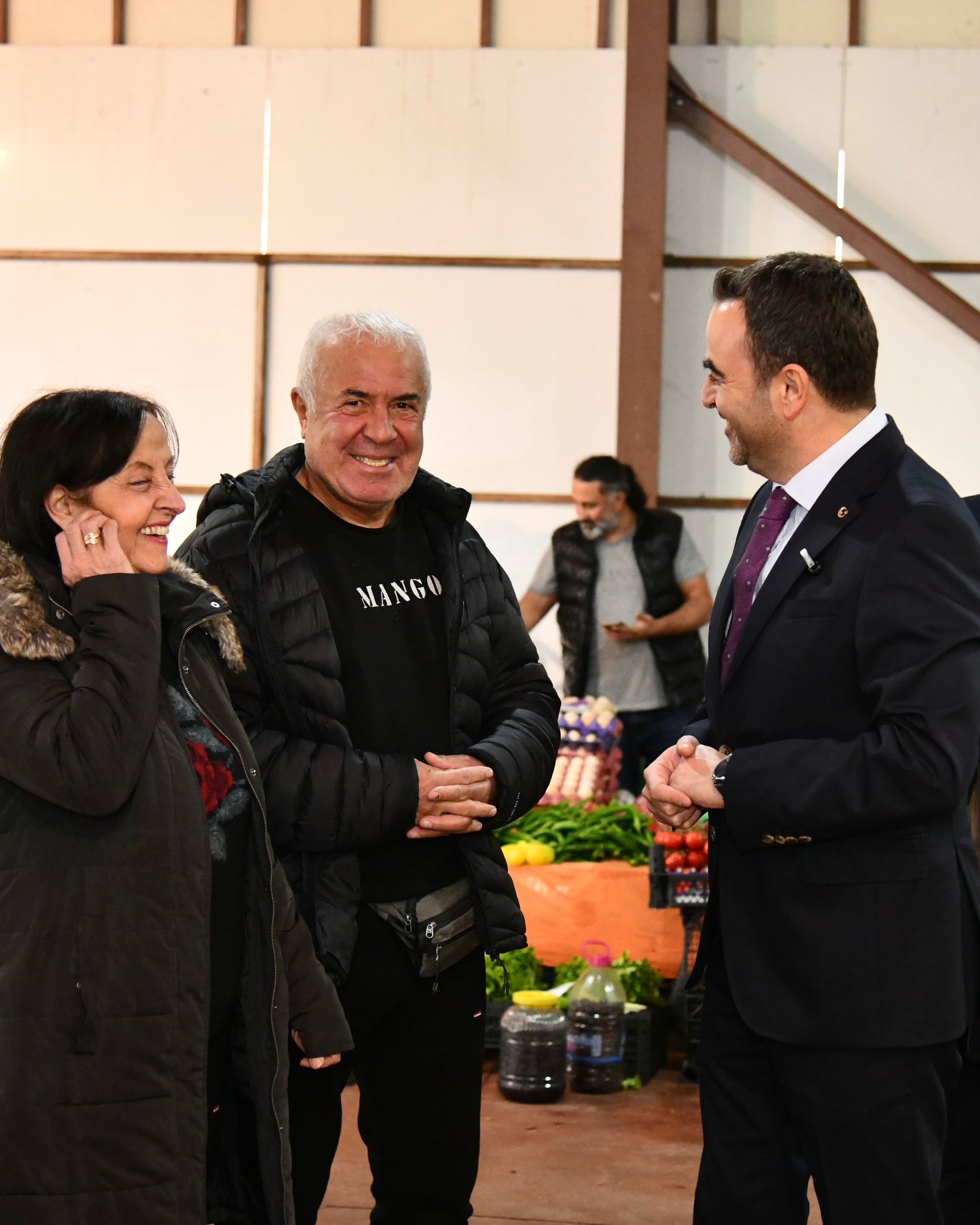 Başkan Özlü, Yeniköy Hanlı Pazarı'nda Esnafla Buluştu!