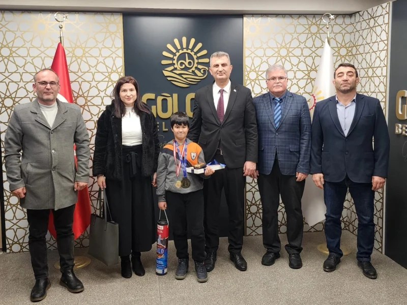 Gölcük’ün Gururu Sarp Arel Başkan Sezer’e Konuk Oldu!