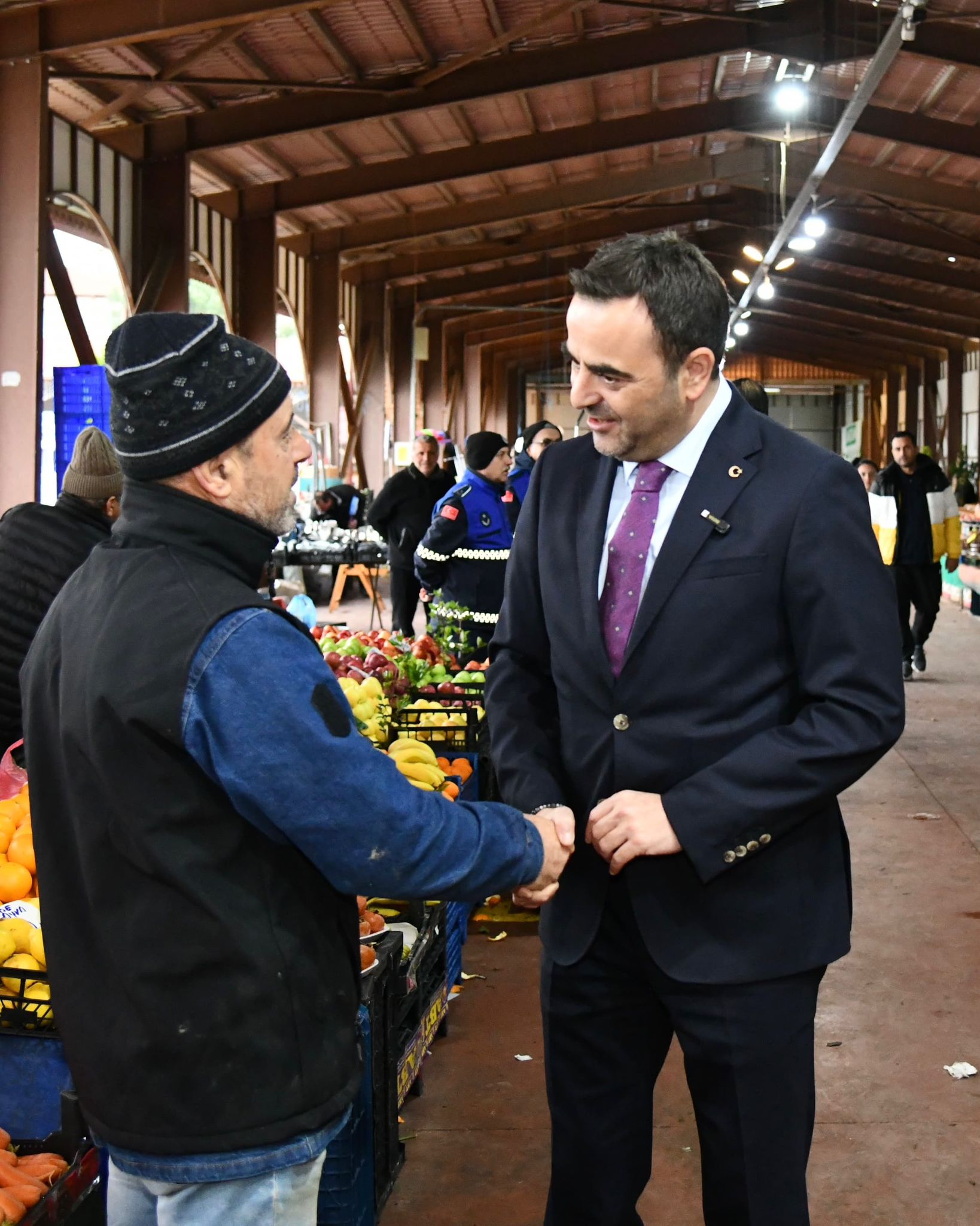 Başkan Özlü, Yeniköy Hanlı Pazarı'nda Esnafla Buluştu!