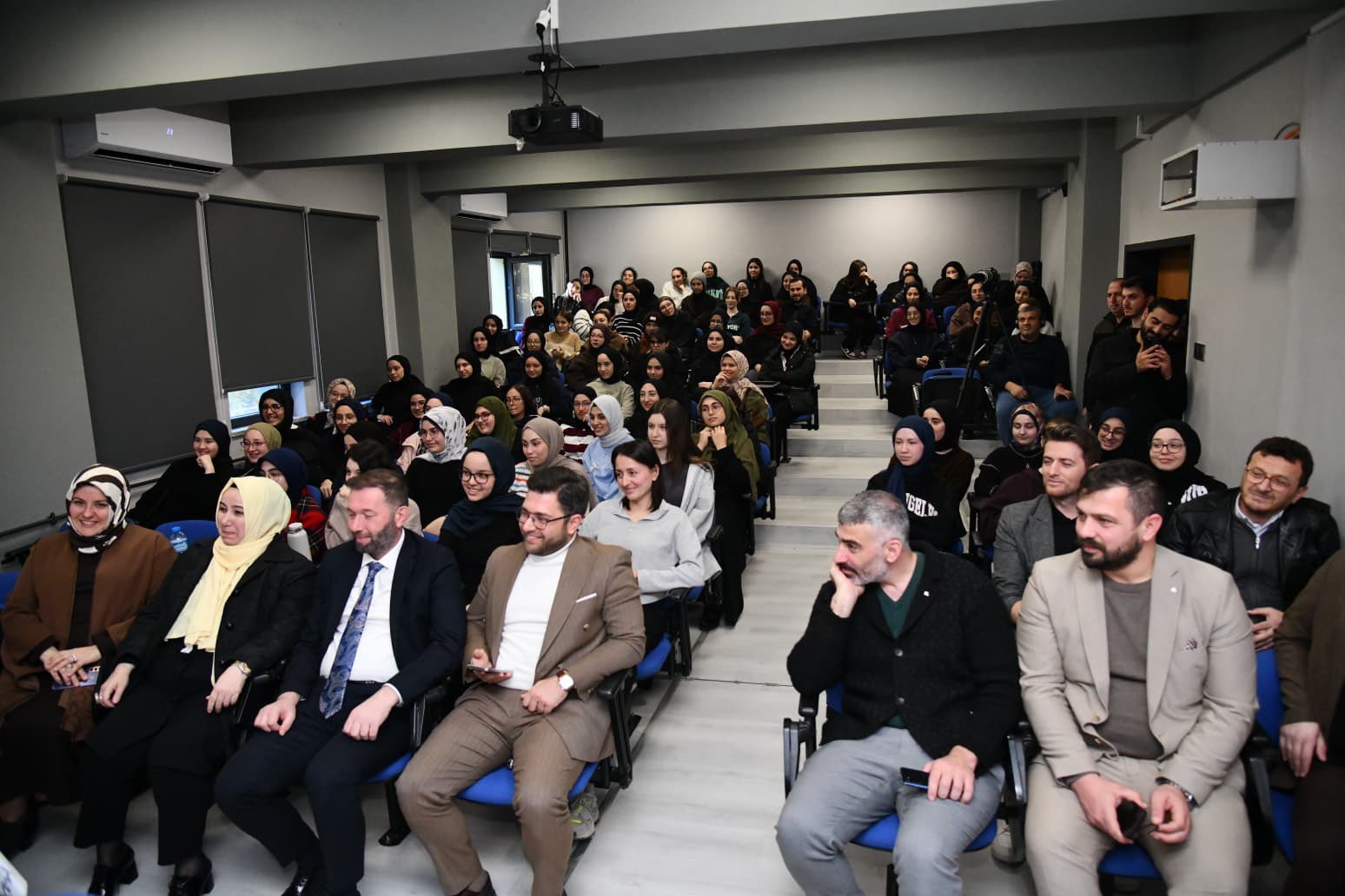 Başkan Özlü, Başiskele'de Gençlerle Buluştu!
