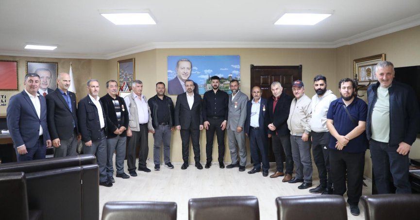 AK Parti’ye ilk hayırlı olsun ziyareti şehit yakınları ve gazilerden