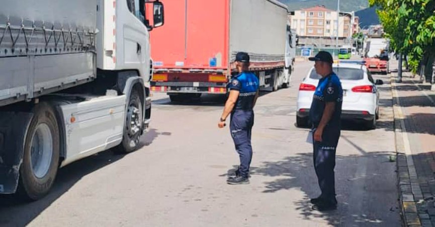 Mahalle içindeki tır parklanmalarına ceza