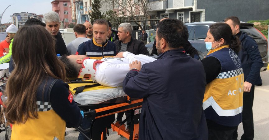 Hafif ticari araç ile motosikletli çarpıştı: 1 yaralı