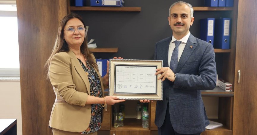 Çayırova Belediye Başkanı Bünyamin Çiftçi mazbatasını aldı