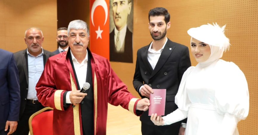 Başkan Ömeroğlu ilk resmi nikahı kıydı