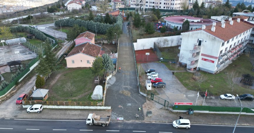 İzmit'te o mahalle yenileniyor: Sürücüler ve yayalar için güvenli ortam