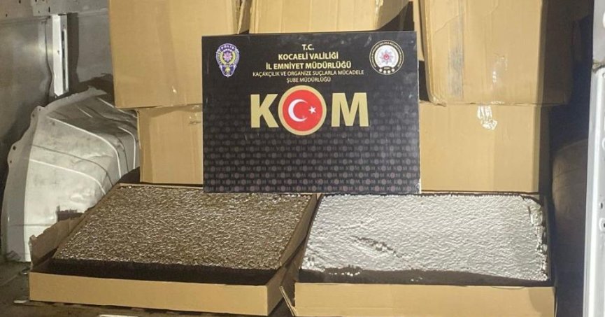 Araçtan 891 bin kaçak makaron ele geçirildi