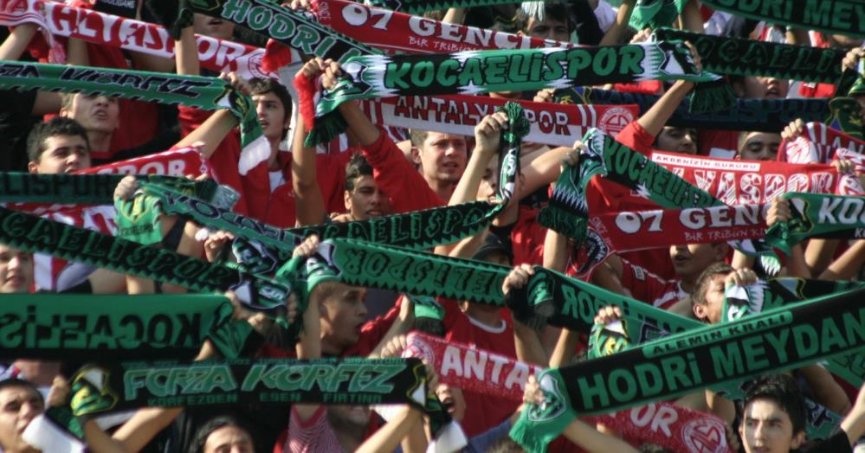 Kocaelisporlu taraftarlar Antalyaspor'a kesilen para cezasına ortak oldu