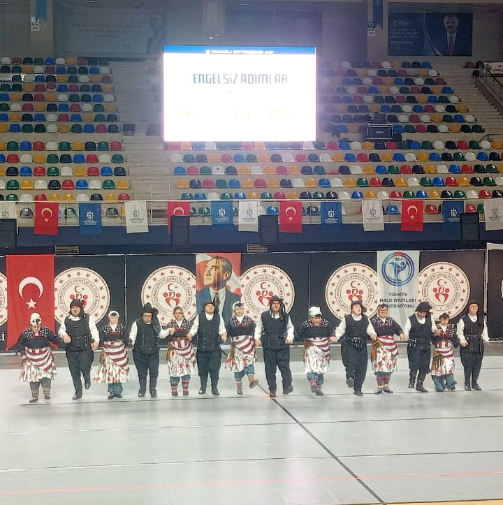 Derince'de EYDEM Halk Oyunları Ekibi Büyük Beğeni Topladı!