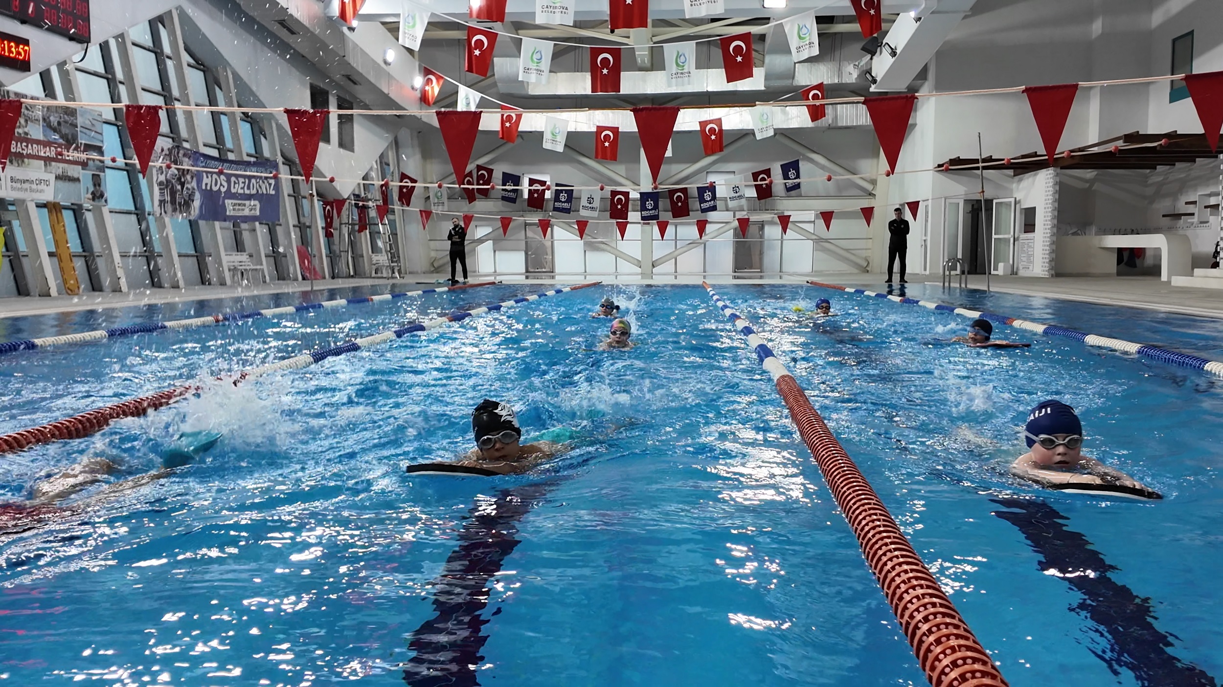 Çayırova'da Yüzme Havuzu 20 Bin Kişiye Hizmet Verdi!