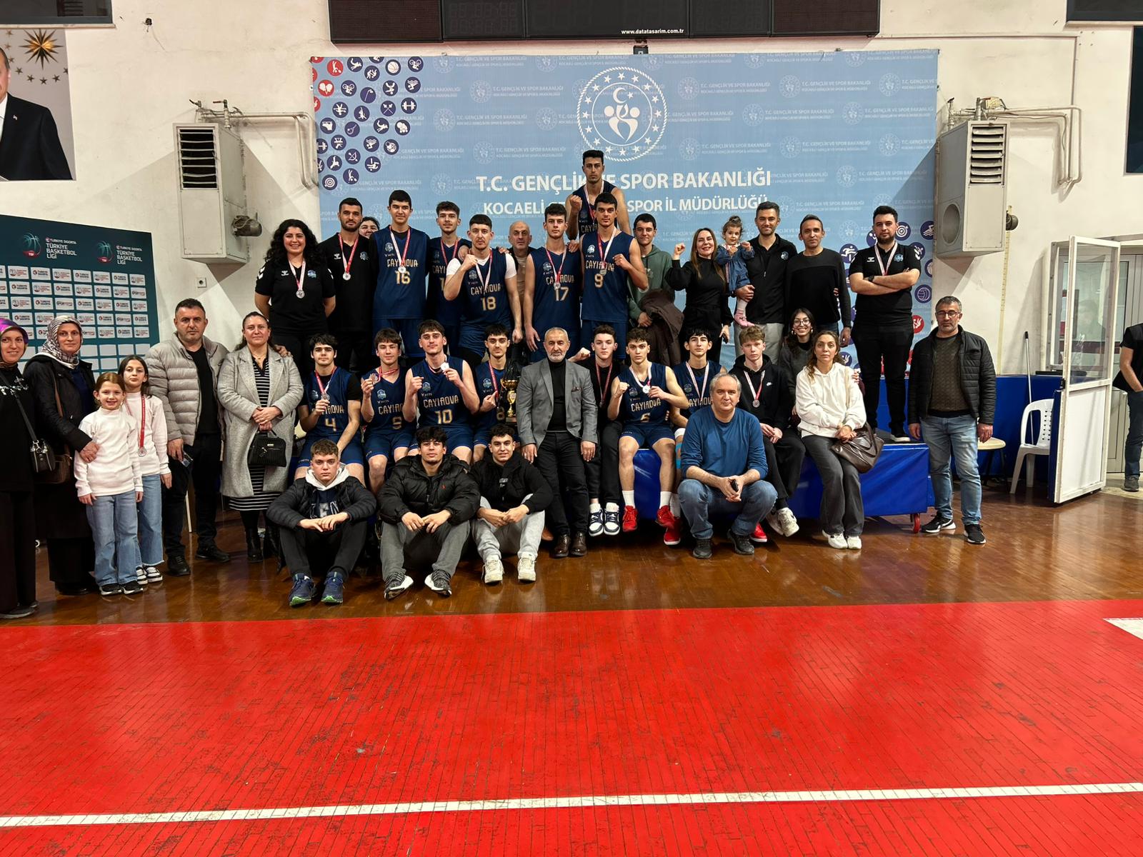 Çayırova’nın genç dev adamları Kocaeli ikincisi oldu!
