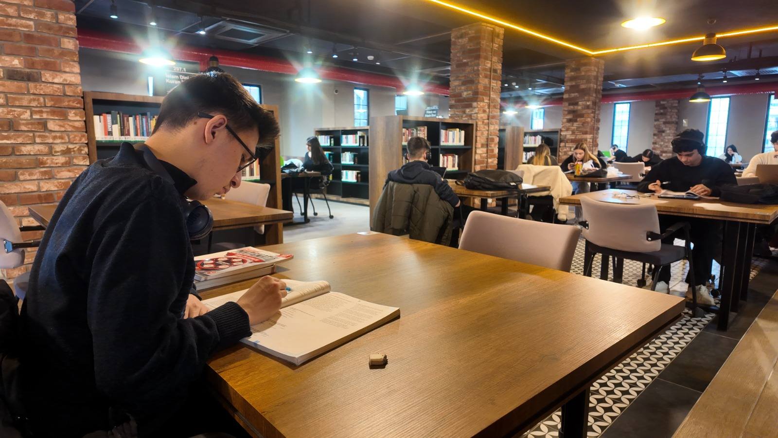 Başiskele'de Yarıyıl Tatilinde Kitaphane Yoğunluğu!
