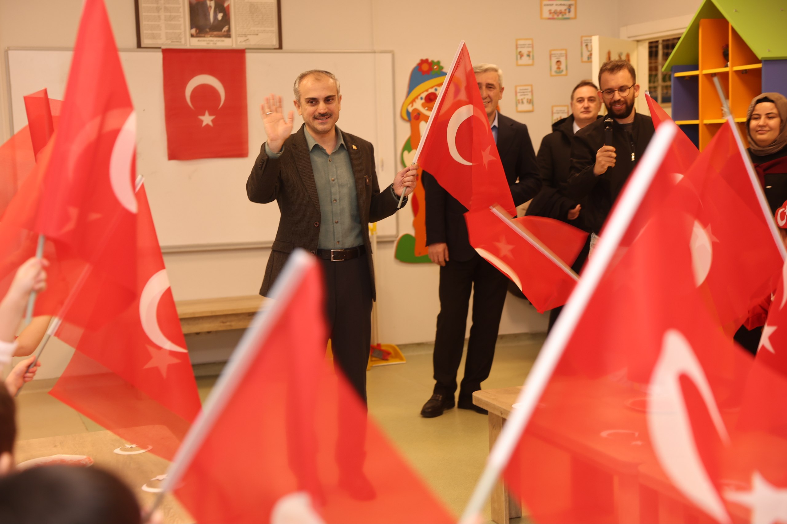 Çayırova'da Çocuk Kulüplerinde Bayrak Coşkusu!
