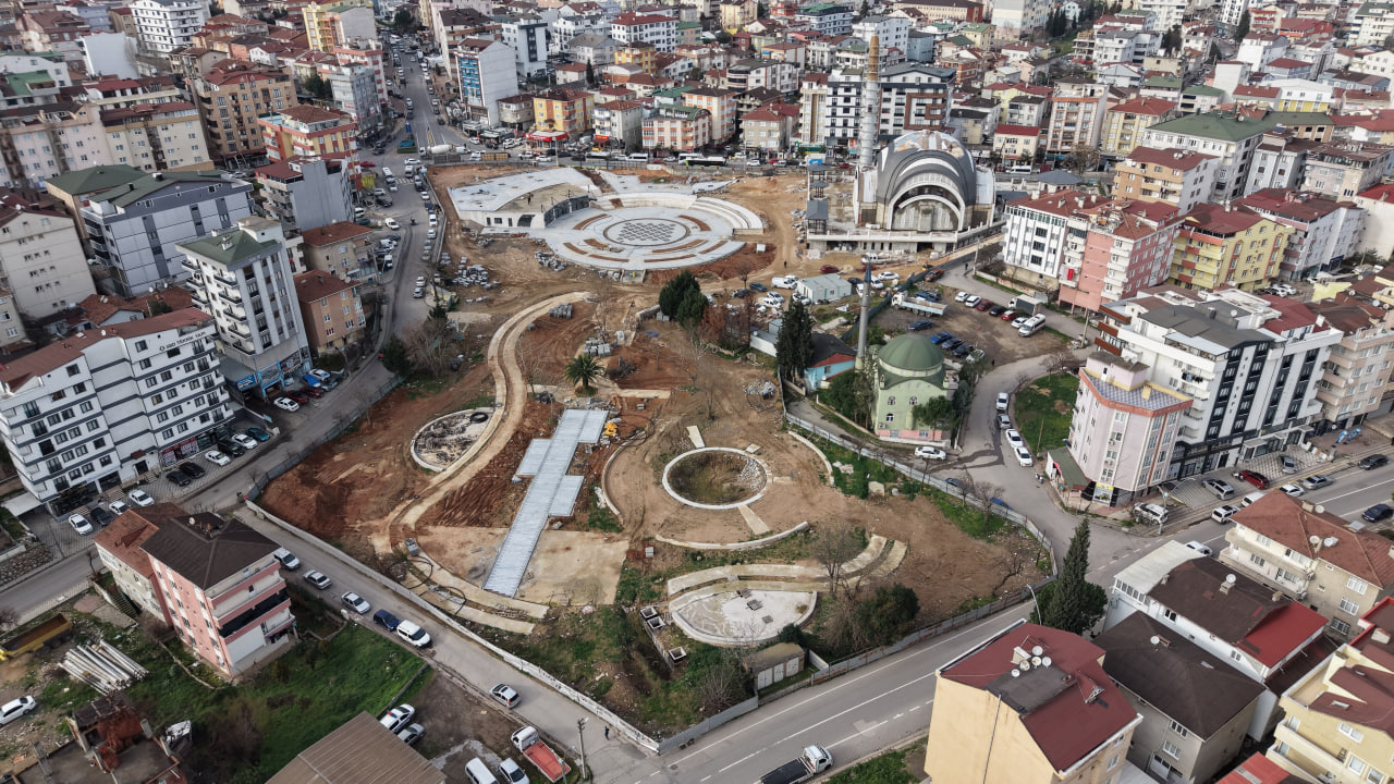 Çayırova Kent Meydanı'nda çalışmalar hız kesmeden devam!