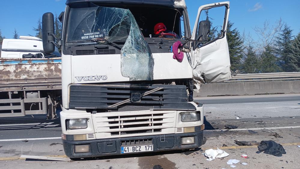 Kazadan kaçarken tırlar çarpıştı: 1 yaralı