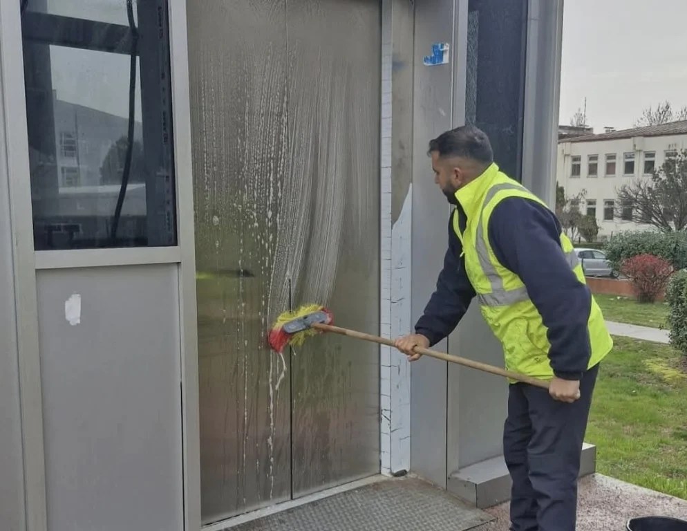 Üst geçit asansörlerinde hijyen mesaisi