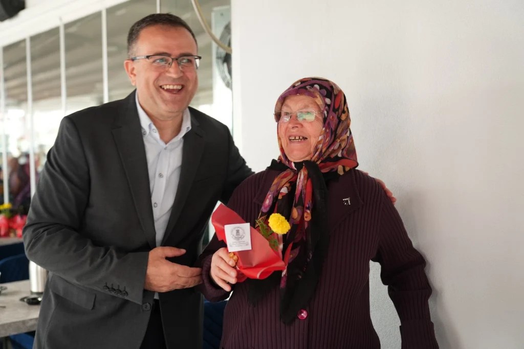 Derince’de Anneler Günü kutlaması