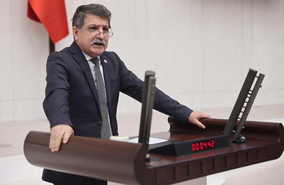 Kanko: Öğretmene ters kelepçe saray düzenidir
