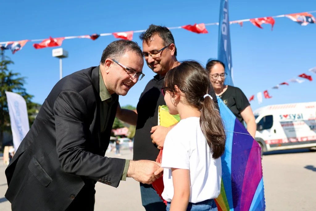 Harikalar Sahili’nde Babalar Günü uçurtma şenliği