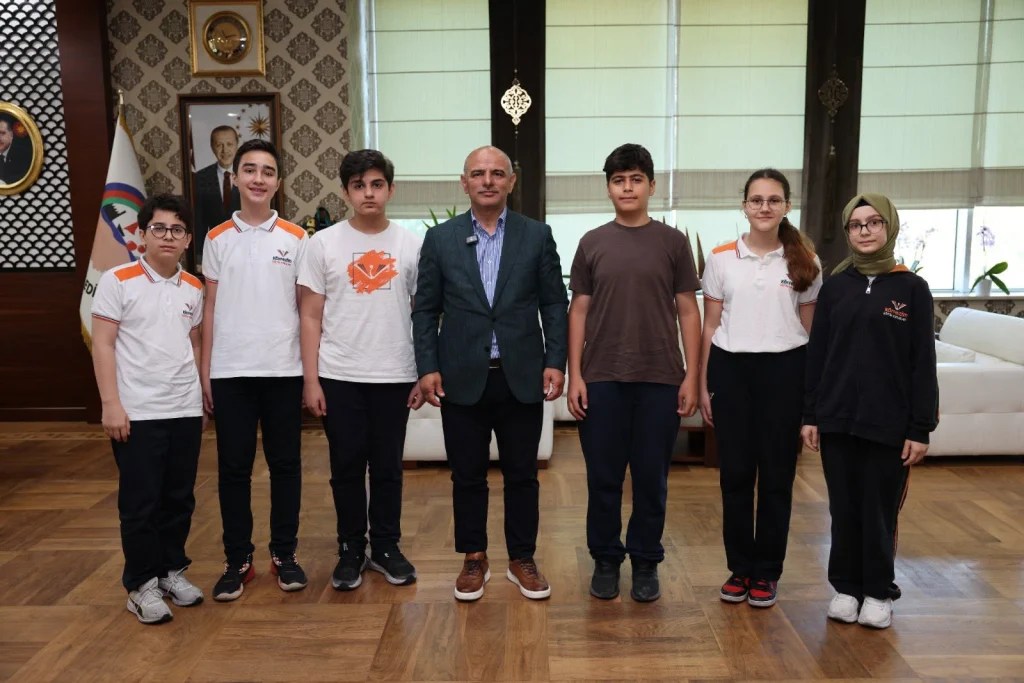 Başkan Söğüt başarılı öğrencileri ağırladı