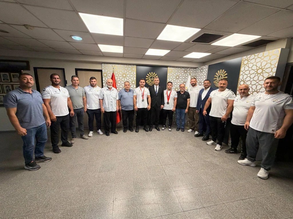 Kırkpınar'da dereceye giren pehlivanlar Başkan Sezer'i ziyaret etti