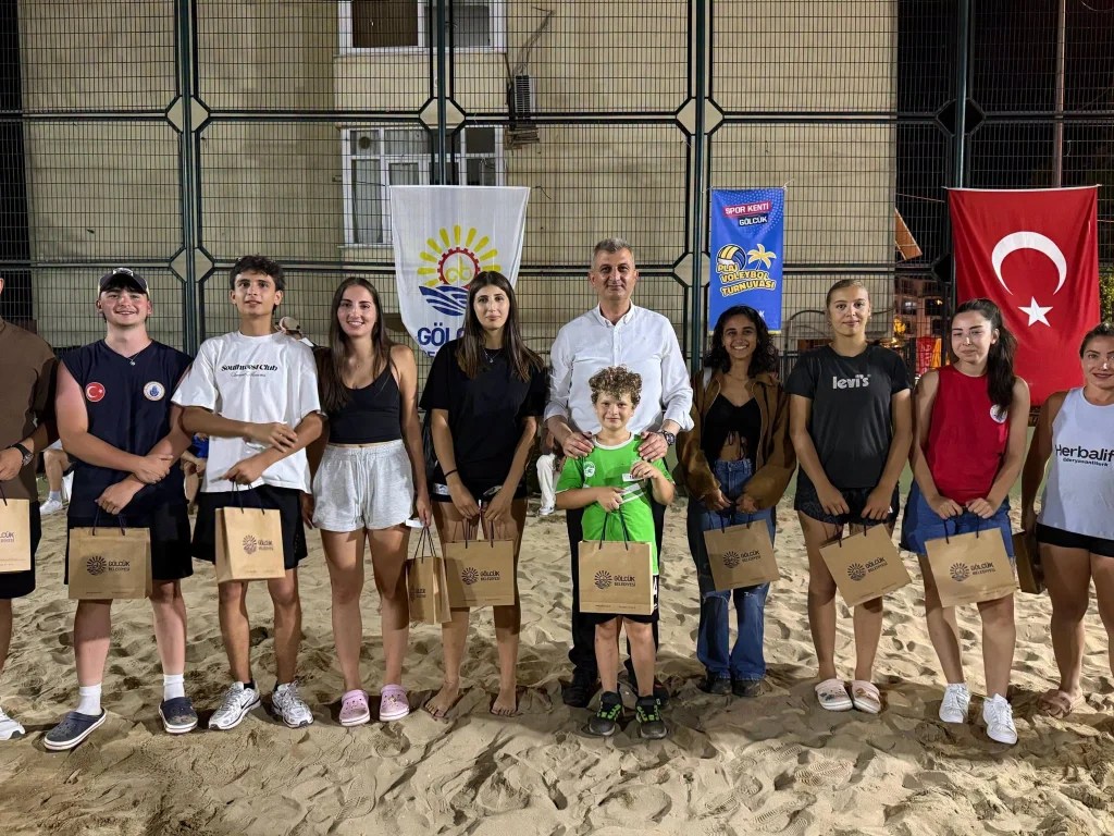 Gölcük’te Plaj Voleybolu Turnuvası Sona Erdi