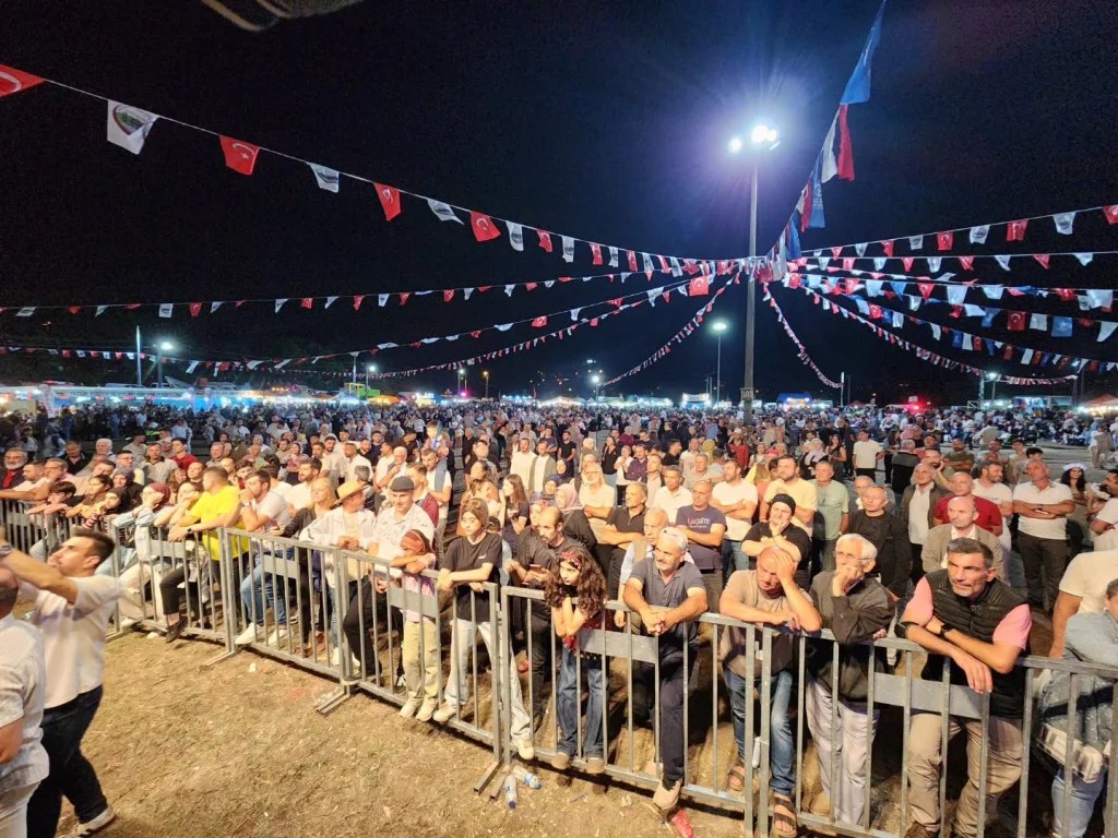 Gölcük Yazlık Kadırga Şenlikleri coşkuyla başladı
