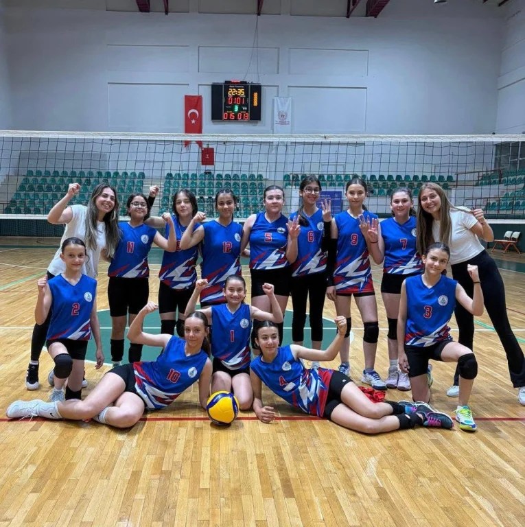 Körfez'de yüzlerce öğrenci spor eğitiminde!