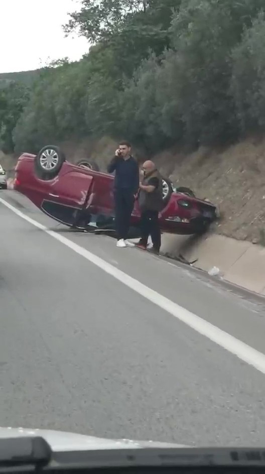 Kontrolden çıkan otomobil takla attı