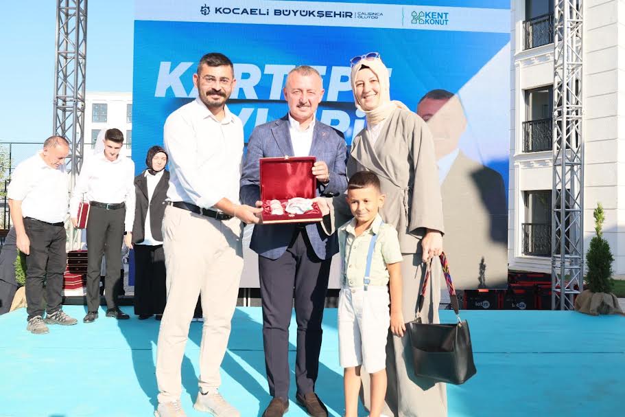 Büyükşehir 144 aileyi daha ev sahibi yaptı