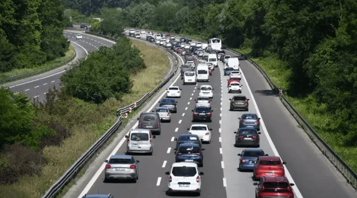 TEM Otoyolu’nda o yol yeniden trafiğe açıldı