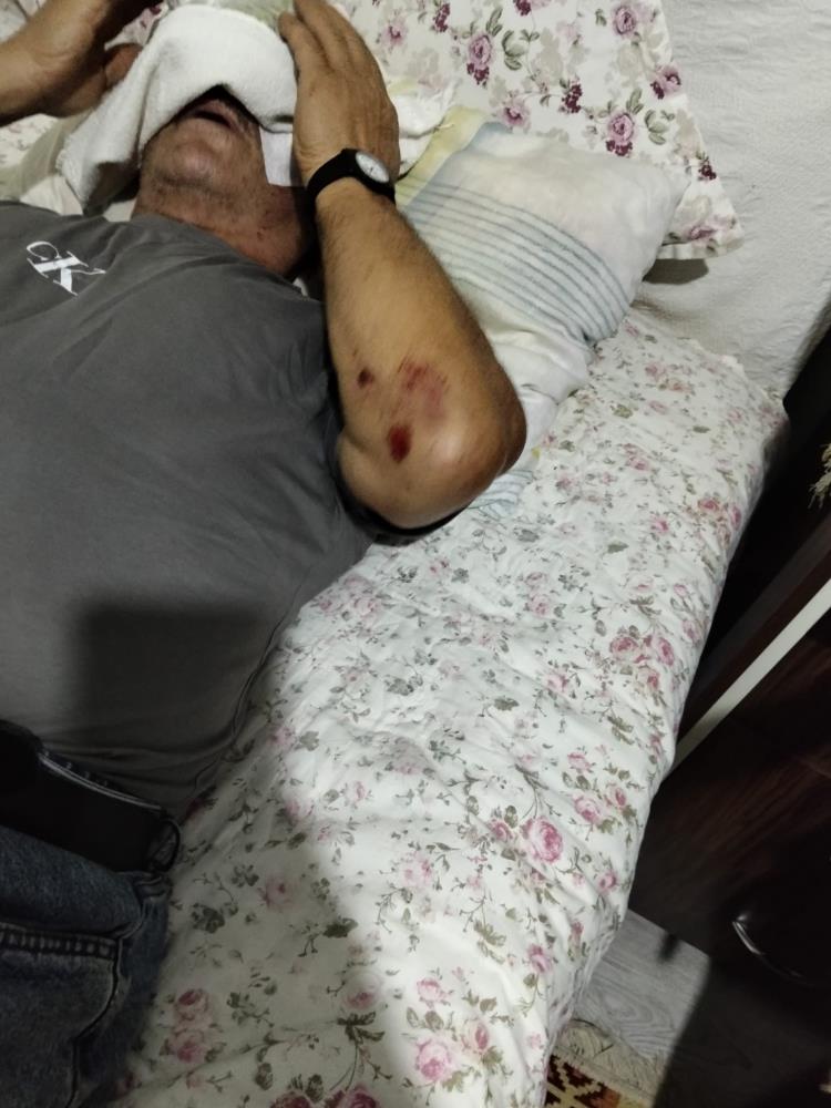 68 yaşındaki adamı muştayla darp etti