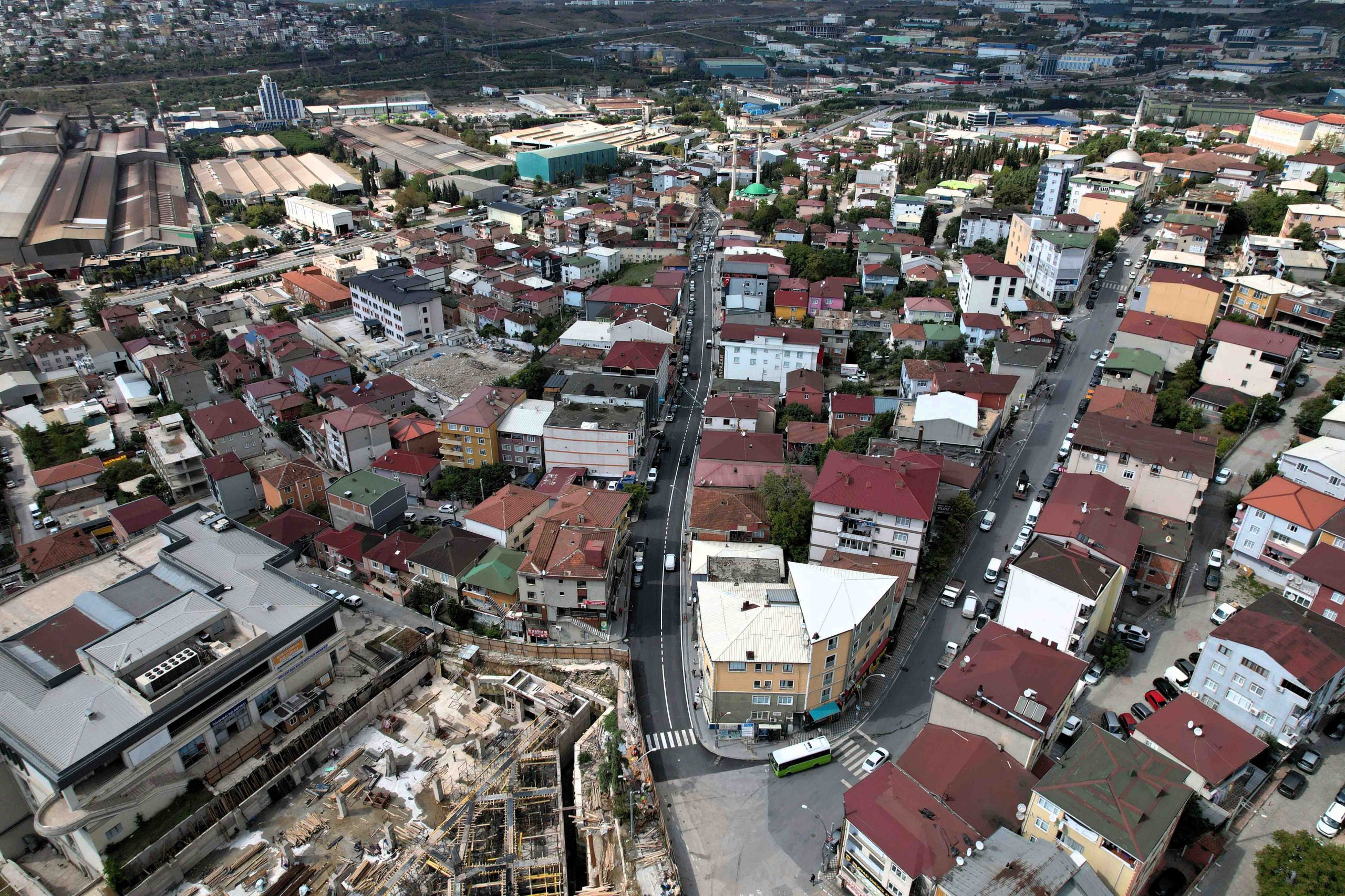 Dilovası’nda yollar yenileniyor